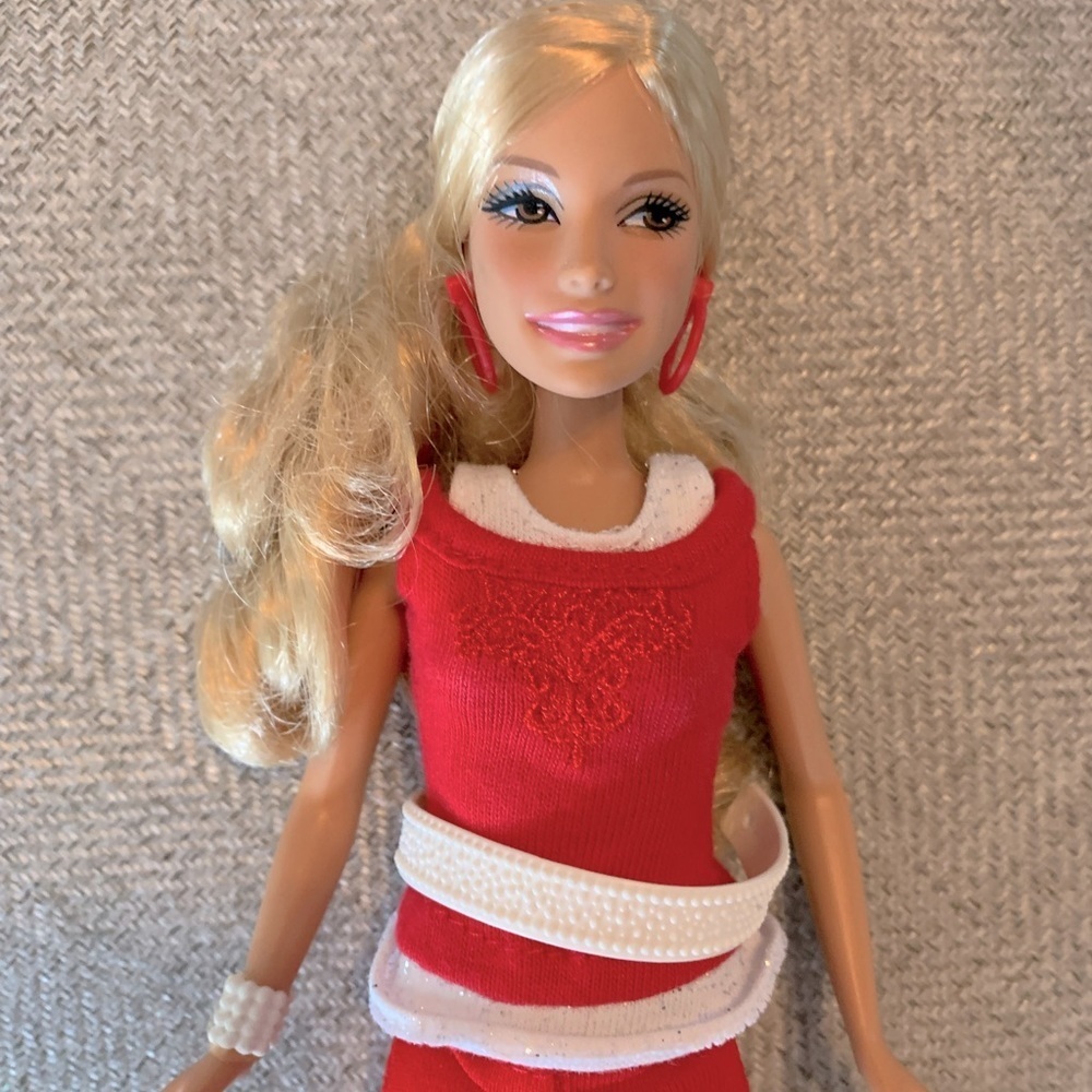 High school musical sharpay school spirit doll